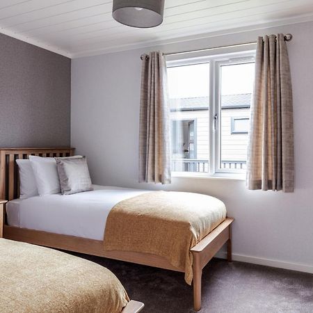Roydon Marina Village Lodges Exterior foto